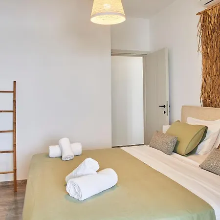 Victoria's Dream, In Paros