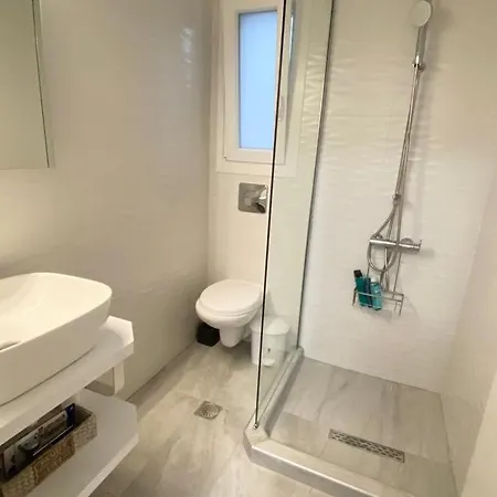 Victoria's Dream, In Paros 纳乌萨