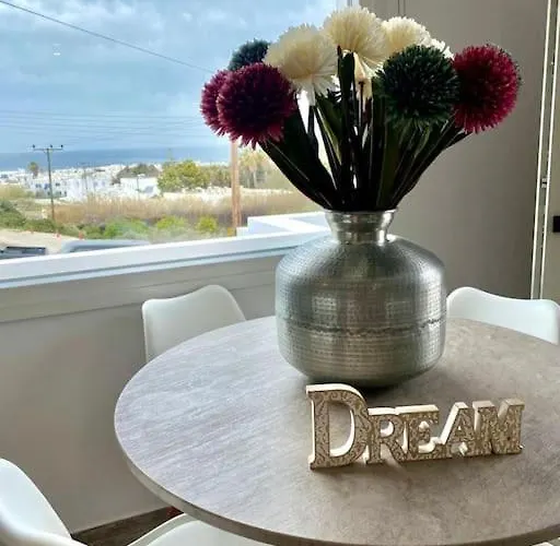 Victoria's Dream, In Paros