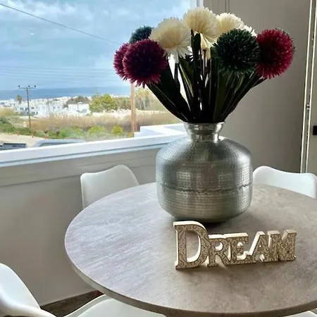 Victoria's Dream, In Paros