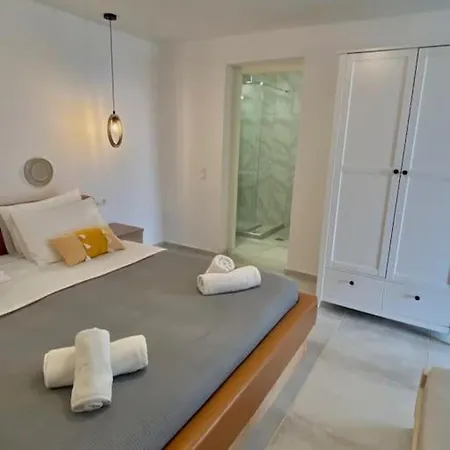 Victoria's Dream, In Paros Naousa (Paros)