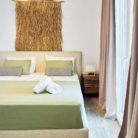 Victoria's Dream, In Paros Naousa (Paros)