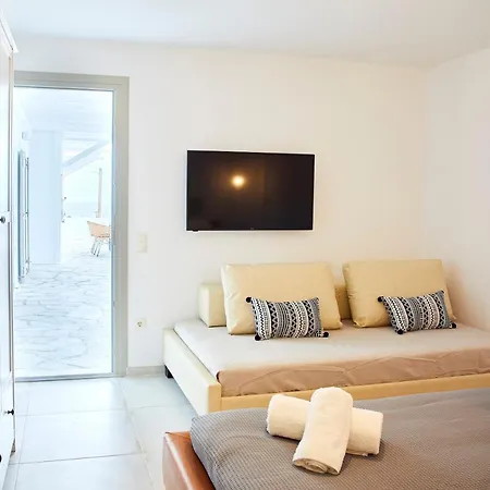Victoria's Dream, In Paros Naousa (Paros)