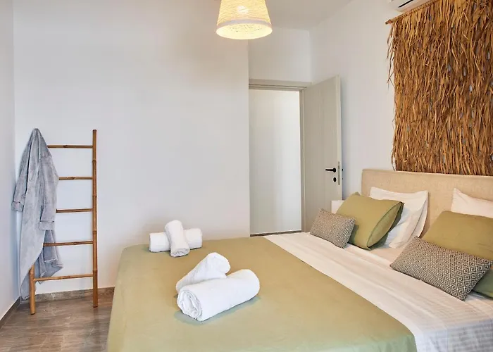 Victoria's Dream, In Paros